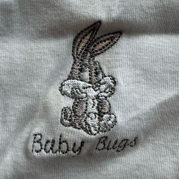 White Snap Onesie; Gray & White Hat - Set Outfit - embroidered - Baby Bugs Bunny - Picture 2 of 7